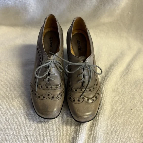 Earth Women's Gray Lace-Up Heels - Picture 2 of 7